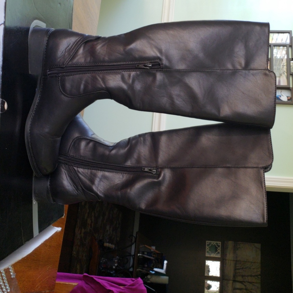 Riding boots